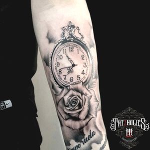 Rose clock tattoo #newpost #tat2holics #tattoo #tattooart #tattoojobs #tattooaddict #tattooartist #tattoodesign #tattooskulls #tattoolife #tattoostudio #denhaag #tattoomag #tattooguestspot #tattoomagazine #tattoojunkies #tattoodrawings #realism #tattooblackandgrey #tattoocollours #eternal #kwadron #ink #blackandgrey #tattoowork #tattooink #tattooaddicts #tattoolover #tatoeage #tattooportait