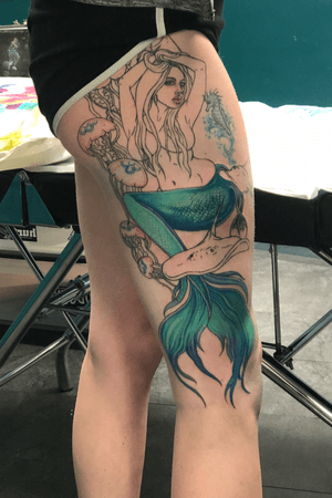Second session. Tail and eyes/lips done! #mermaid #stingray #jellyfish (seahorse done in Huatulco, Mexico 2016) 