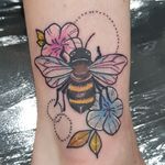 Bee and simple flowers 