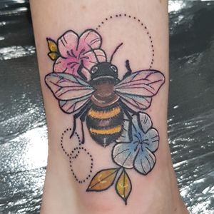 Bee and simple flowers 