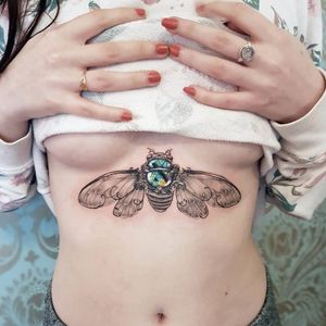 A robust cicada and labradorite for the lovely Shaelynn The labradorite was based off a piece of the stone her mother gave her, which is super cute a wholesome. Enjoy love! . . . . . . . . . #vintagetattoo #occultattoo #witchtattoo #cicadatattoo #fusionink #altart #alternativeart #tattooart #neotraditionalartwork #artistsoninstagram #gembugtattoo #flashworkers #neotraditionaltattoo #labradorite #robustcicada #gemtattoo #robustcicadatattoo #bumblebeetattoo #labradoritetattoo #neotraditionaltattooers #neotradworldwide #neotraditionalartwork #traditionalartist #ntgallery