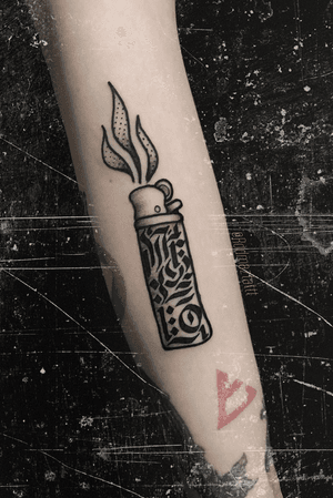 ✦ 𝕴𝖓𝖋𝖑𝖆𝖒𝖆𝖇𝖑𝖊 𝕸𝖆𝖌𝖎𝖈 ✦ un RodmazFlash Tattoo para @rominafa_, ♥️🙏 #Rodmaztattt . . . . . . . . . . . . #tattoo #blackworkerssubmission #blackwork #ink #igersbsas #tatuaje #illustration #onlyblackart #tattooart #blxckink #Bsas #Buenosaires #argentina #Inkpediaorg #Tattoodo #Btattooing #Blackttt II-II #undergroundartist #calligraffiti #Lettering #Letters #Lighter #Light