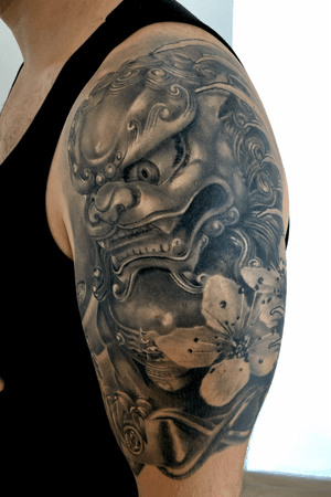 Fully healed foo dog upper arm piece,on a very difficult skin,happy with the result👍#tattooartist #tattooart #japanesetattoo #healed #healedtattoo #foodogtattoo #cherryblossom #blackandgreytattoo #realism 