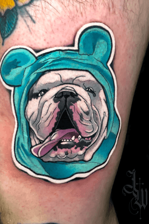 This is Meems. Go Say hello @sergasaur ..Super fun Tattoo. Thanks Serg. #bulldog#englishbulldog#bulldogsticker #bulldogtattoo #ilovebulldogs #bulldoglovers#orangecountytattoo#danapoint#danapointtattoos#danapointtattoo#socaltattoos#colorfultattoo#colorwork#newschooltattoo#colortattoo#colourtattoo#illustrativetattoo#californiatattooartists#socaltattooartist#calitattoos#tattooart#eternalink#eternalinksponsoredartist#brightestcolorsperiod#stickertattoo