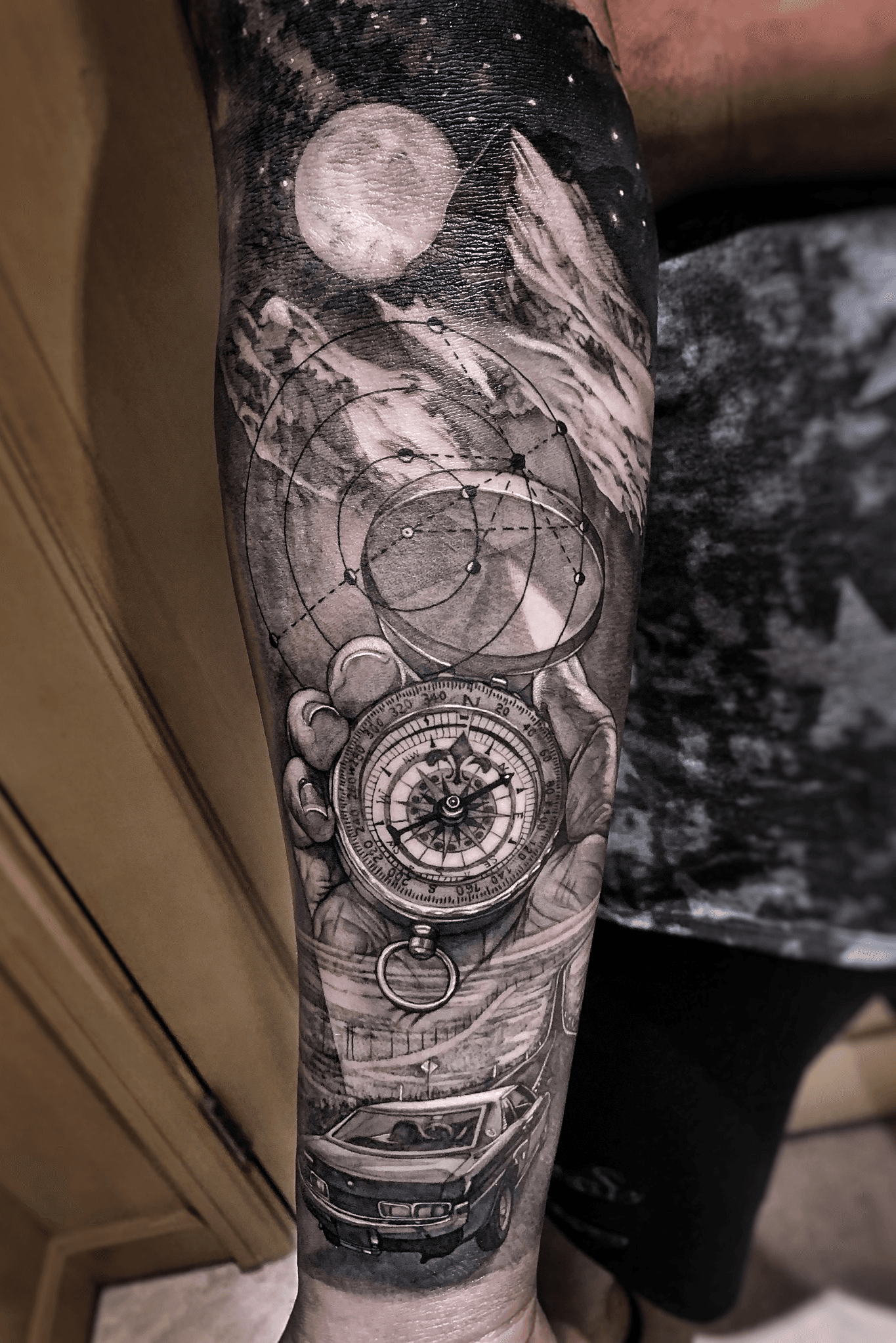TRIPPINK Tattoos  Compass Clock Tattoo  By ritopriyosaha   A clock and compass  tattoo design could mean that youre arent just looking for guidance in  the present moment but throughout