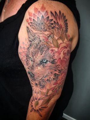 Wolf and floral with small geo patterns here and there this took 5hours to do the whole thing enjoyed it alot!