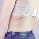 Minimal tattoo by Eva Edelstein #EvaEdelstein #minimaltattoos #minimal #smalltattoos #small #simpletattoo #simpletattoos #flowers #floral #illustrative #side #ribs