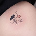 Minimal tattoo by Minari Tattoo #MinariTattoo #minimaltattoos #minimal #smalltattoos #small #simpletattoo #simpletattoos #portrait #dogs #moon #illustrative