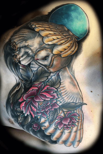 Neotradional hybrib realism owl with peonies #owltattoo #neotradional #traditional #chestpiece #colortattoos #realism #peony #peonytattoo #darkart