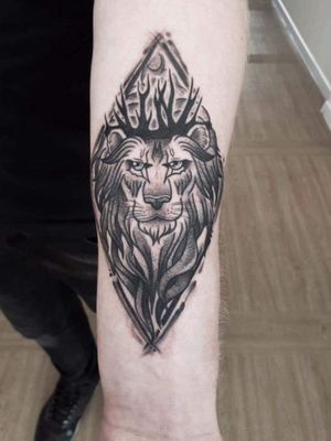 My first tattoo made a year ago.#rocktattoo #opole #Poland #dotwork #firstattoo #lion #crown #bigcat #kingofanimal