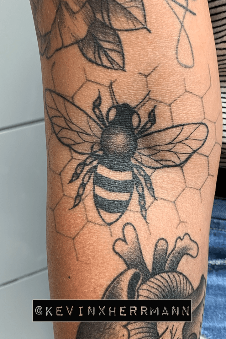 Premium Vector  Bee tattoo neo traditional