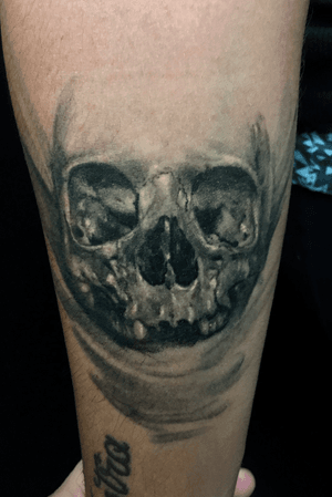 Fully healed skull. #ink #inked #inkedgirl #floridatattooartist #tattooart #tattooartist #realism #realistic #skull #skulltattoo #abstract #healed #healedtattoo #blackandgrey #blackandgreytattoo #blackandgreytattoos #magik5