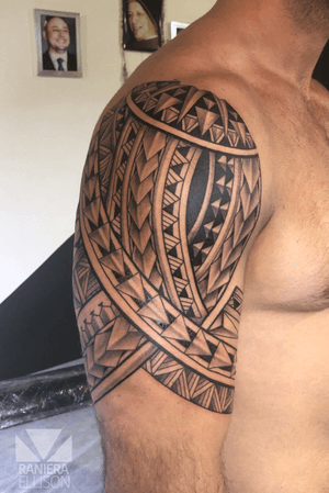 Polynesian shoulder tattoo