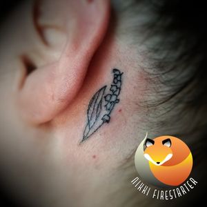 Cute and simple lily of the valley behind the ear!nikkifirestarter.com#flowers #flowertattoo #lilyofthevalley #minimalism #minimalisttattoo #nature #eartattoo #cutetattoo #lineart #tattoo #bodyart #bodymod #ink #art #nonbinaryartist #nonbinarytattooist #mnartist #mntattoo #visualart #tattooart #tattoodesign 