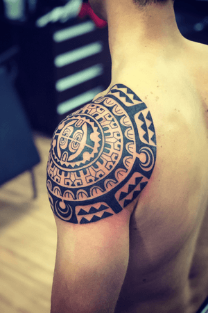 #Tiki #tatau #tattoo #tatuagem #tattoomaori #tattoopolynesian #samoatattoo #tatuagemmaori #polynesiantattoo #maori #tamoko #maoritattoo #tatuagemmaori #tribaltattoo #tattoomarquesan #marquesantattoo 