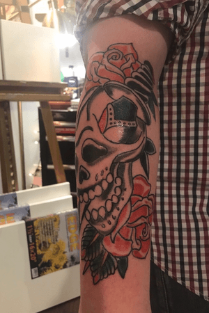 Tradional american skull and roses