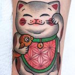 Cat tattoo by Guen Douglas #GuenDouglas #cattattoos #cattattoo #cat #kitty #cute #animal #petportrait #pet #color #luckycat #neotraditional #fish #bell #arm