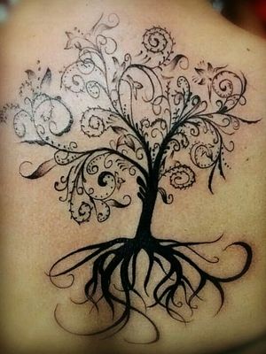 #treetattoo #vamosdondeluigi #tulugardeconfianza #basicblack #fusionink @loveink.tattoostudio  Artista: @luigi.tattoo
