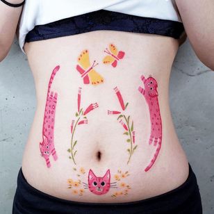 Lindo tatuaje de Fusaki Archive #FusakiArchive #sweet tattoos #sweet #sweet #tattoosgirls #tattooswomen #tattoo ideas #save tattoos #love #cat #kitty #pink #illustrative #flowers #flowers #butterflies #mave