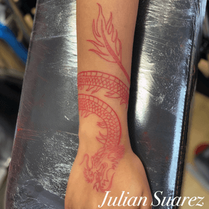 a great tattoo with a lot of love for a great artist and singer Zöe Livay @zoelivay I hope you have many successes and that you enjoy your tattoo that I hope you liked and are satisfied with the result I hope to see you soon.  tattoo made by @juliansuareztattoo in @ art4life_tattoos #juliansuareztattoo #art4lifetattoo #spijkenisse #rotterdam #zoelivay #zangeres #alib #artist #love #tattoo #inked #ink #dragon