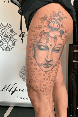 Fusionink, Buddha face, flowers and geometric patterns