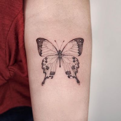 Butterfly tattoo by A.re-tattoo #A.re-tattoo #tattoodo #tattoodoapp #tattoodoappartists #besttattoos #awesometattoos #tattoosforwomen #tattoosformen #cooltattoos #tattooideas #butterfly #arm