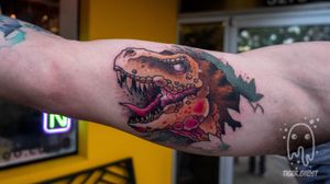 Desert colored T-rex popping our of some bushes on the inner bicep