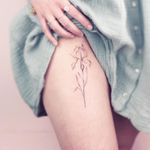 Flower tattoo by Eva Edelstein #EvaEdelstein #tattoodo #tattoodoapp #tattoodoappartists #besttattoos #awesometattoos #tattoosforwomen #tattoosformen #cooltattoos #tattooideas #leg #flower #illustrative