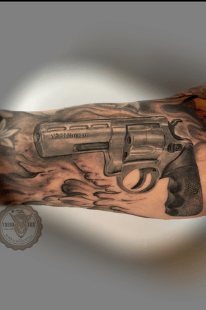 !! no mom, I did not brush my hair this morning, but I did clean my gun💥🔫‘clint eastwood‘ #coverup #tattoomed @hellotattoomed @i.am.ink_tattooproducts #iamink #weareink @intenzetattooink #powergrey @globaltattoomag @tattoodo @tattooawards #intenzepride #loveink @realistic.ink #clinteastwood #gun #magnum38 #38magnum #magnum #bbscollective #realistictattoo #bb #theinklabbinks