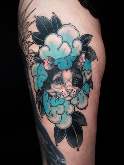 Cat Peony tattoo by Maria Dolg #MariaDolg #tattoodo #tattoodoapp #tattoodoappartists #besttattoos #awesometattoos #tattoosforwomen #tattoosformen #cooltattoos #tattooideas #cat #peony #leg