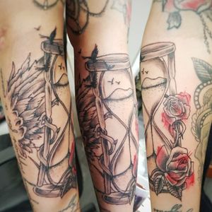 #hourglass #wings #feather #rose #roses #watercolor #blackandred #sablier