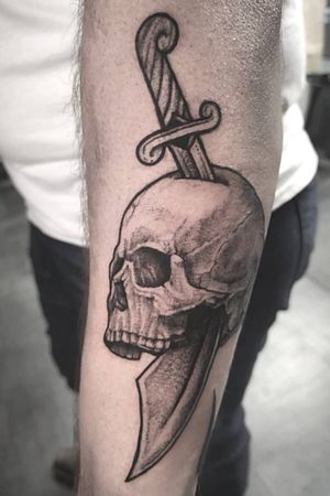 Skull and dagger 