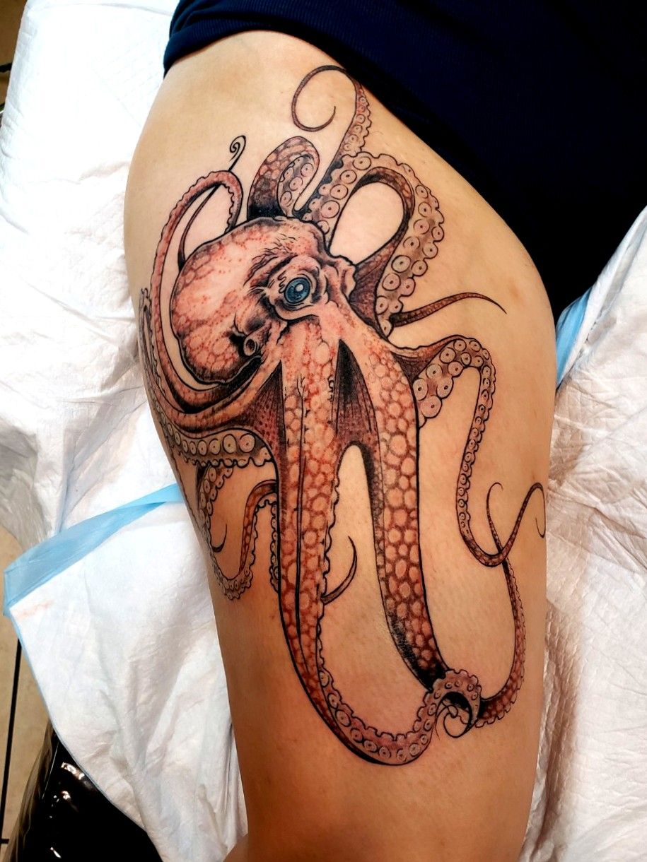 Tattoo uploaded by Francine Walraven • He'e! Gaint octopus with washes of  earth tone color and texture. Tako time. • Tattoodo