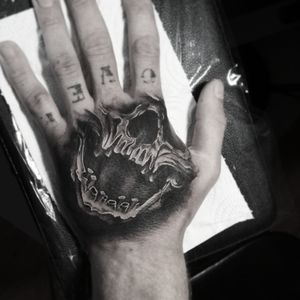 "Skull's jaw" on Andrey's hand. To be continued... ▪ #тату #челюсть #trigram #tattoo #jaw #inkedsense #tattooist #кольщик 