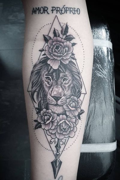 #tattoo #tattoos #tattooist #tattooartist #blackandgrey #blackandgreytattoo #lion #liontattoo #lioness #lionesstattoo #dotwork #geometrictattoo #point2point #tattoostudio #erith #kent #southlondon 