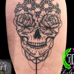 Custom skullybob! #skull #linework #dotwork #blackwork #skulltattoo #geometric #floral #flower #flowertattoo #floraltattoo #stippling #stippled