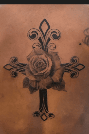Instagram: @rusty_hstBlack and gray realistic rose and cross#blackandgray #blackandgrey #realism #rose #cross 
