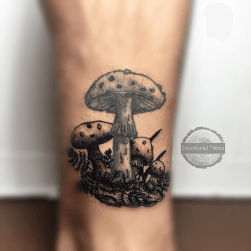 Mushroom family. #mushrooms #add #family #firsttattoo #linework #blackandgrey #blackwork #dorwork #trippy #hongos #familia #tatuaje #tattoo #arte #art #puertorico #caborojo #local 