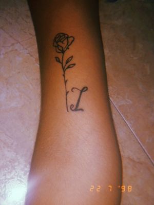The rose is the queen of flowers, therefore my grandmother to me is my queen. I love you Isabel