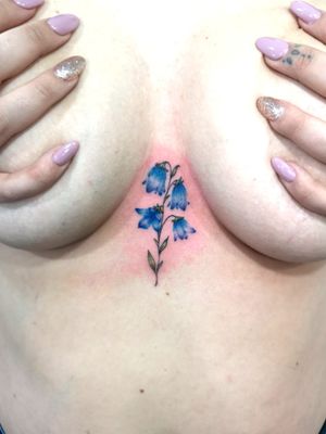 Minirealistic bluebell flower