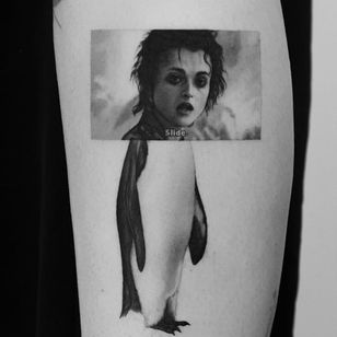 Cool Tattoo by Pawel Indulksi #PawelIndulski #cooltattoos #tattooidea #cooltattoo #cool #favorite #bestoftheday #tattooforwomen #tattoosformen #marlasinger #fightclub #pingvin #blackandgrey #realistic #arm