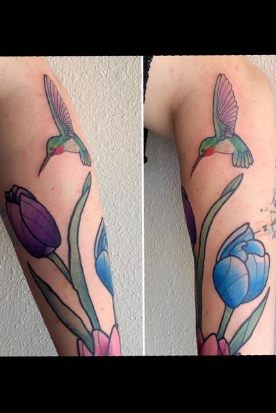 First session. Tulips and hummingbird. #floral #flower #tulip #tulips #hummingbird #inkedgirls #tattoo #girls #forearmtattoo #colortattoo #tattoodesign