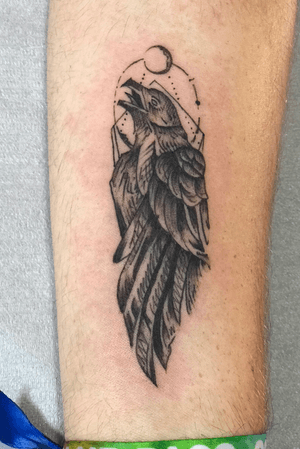 The especially sketch for a friend from Israel 🇮🇱 . 🙏🏼 #crete #malia @kingstattoo.gr  #raven #raventattoo #top #tattoo #inkwork #whipshading #engraving #linework #tat2 #minimal #azovtattoo #azov