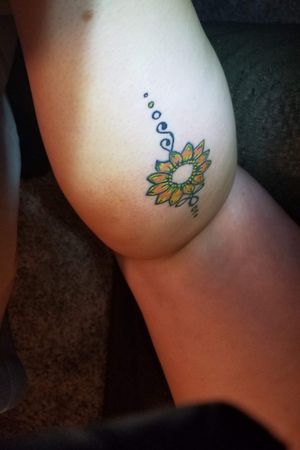 #flower #sunflower #legtattoo #caligirl