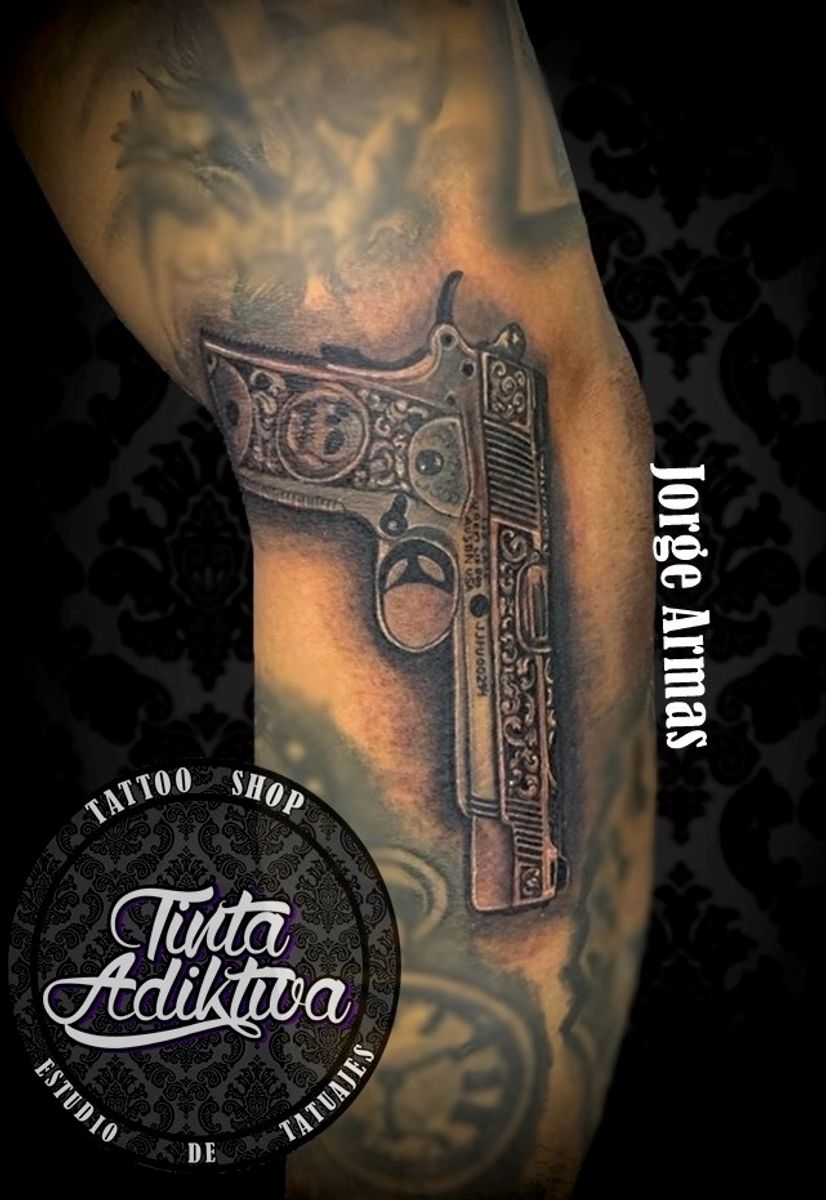 Tattoo uploaded by Jorge Armas • #guns #gunstattoo #pistola #pistolatattoo  #pistolatatuaje #tattoo #ink #tatuaje #tintaadiktiva #veracruz #JorgeArmas  #tatuadoresmexicanos #tatuadoresveracruzanos • Tattoodo