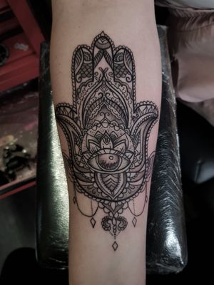 Detailed hamsa #hamsa #blackworkhamsa #blackwork #forearm #tattoos #eye mandala #henna #detailed #lines #lotsoflines 