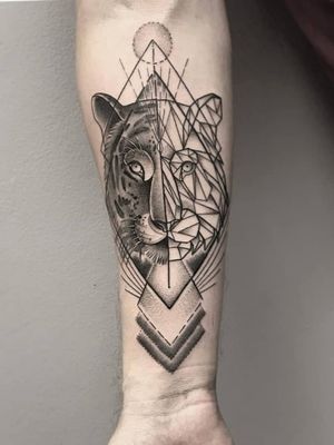 Geometric tiger....#geometric #tiger #linework #feline #boldwillhold #whipshaded #wip #stippling #nyctattooer #nyctattoos 