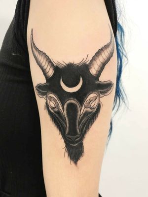 Contato para tatuar comigo através do instagram @iamrodrigolima #goat #goattattoo #fromhell #blackworktattoo 