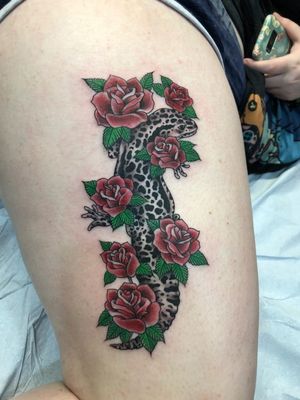 Supersnow leopard gecko with roses sketched up by Matt Valhalla and inked (wonderfully) by Chris at Explosive Tattoo in New Castle, DE.