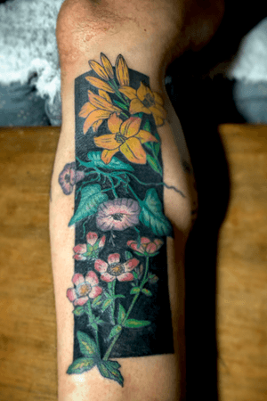 Nature tattoo for a leg